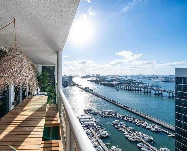 Foto del edificio - North Bayshore Drive, Miami, FL 33132 - 3 BR 2.5 BA condo