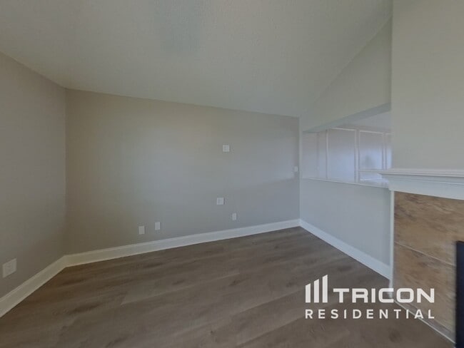 Foto del edificio - 7724 Grassland Dr
