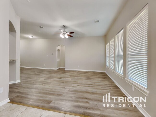 Foto del edificio - 2211 Leonetti Ln