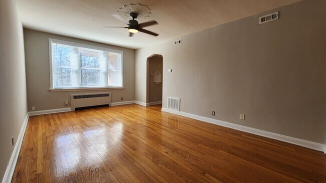 Foto del edificio - 7512 Cromwell Dr