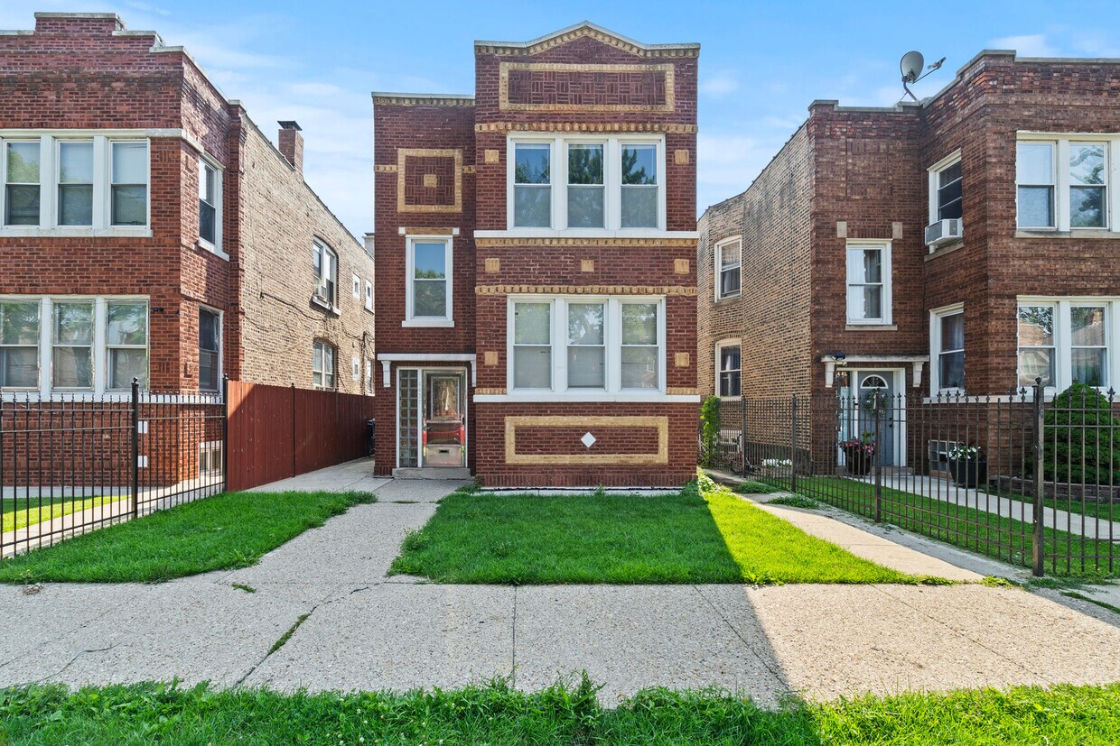 Foto principal - 4437 S Sawyer Ave