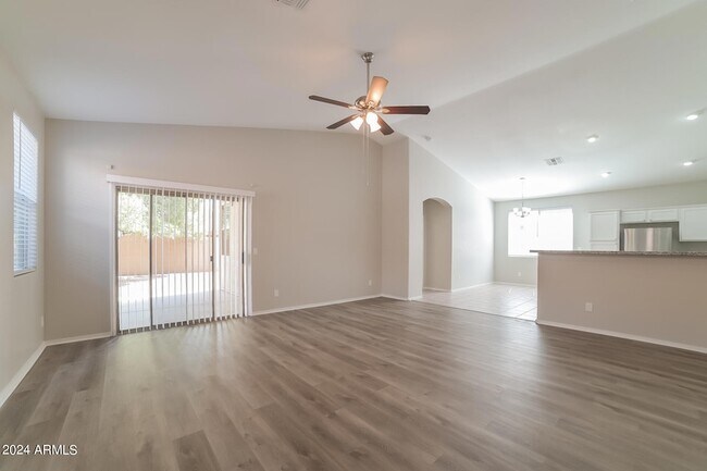 Foto del edificio - 17039 W Lundberg St