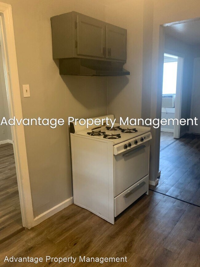 Foto del edificio - 3 br, 2 bath House - 1290 N. McNeil St.