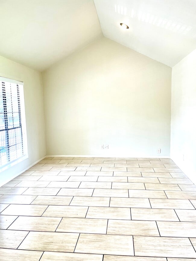 Building Photo - 6050 Alpine Cir