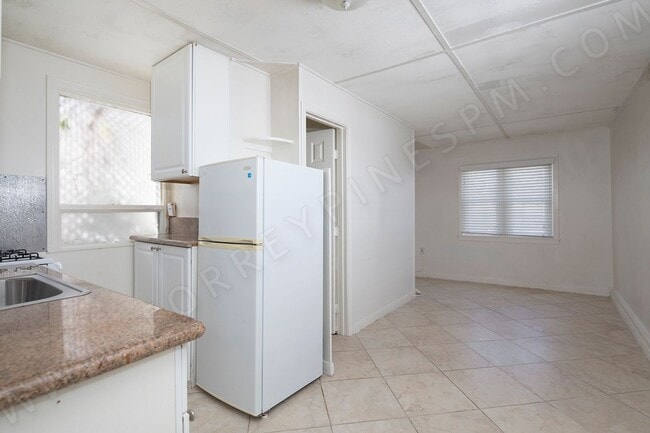 Building Photo - Studio in the Heart of La Jolla with a Pri...