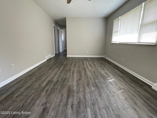 Building Photo - 210 Finchleigh Dr