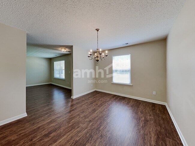 Foto del edificio - 347 Dogwood Creek Pl