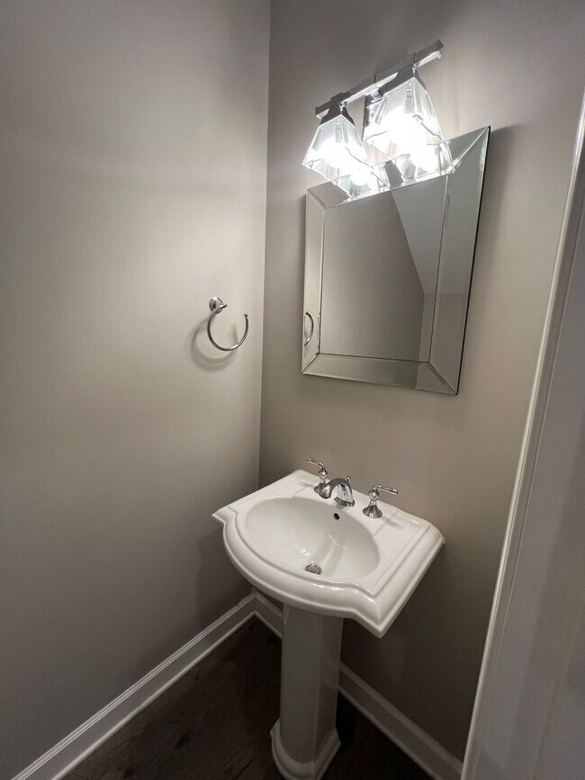 Building Photo - Spacious 3-Bedroom Townhome in The Retreat...