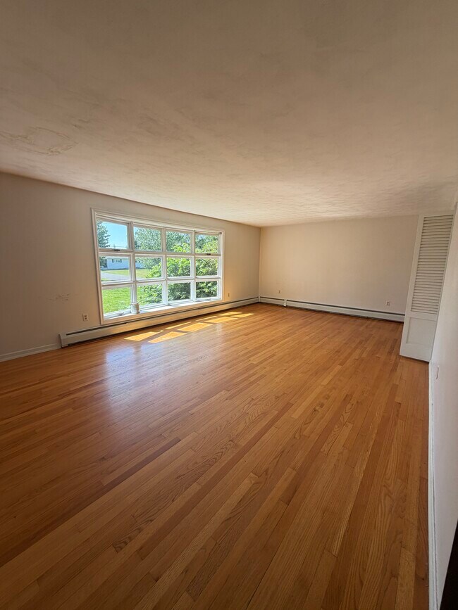 Foto del edificio - 818 Griffin Pond Rd
