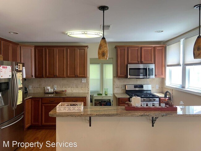 Building Photo - 3 br, 1.5 bath House - 230 E. 9th Avenue