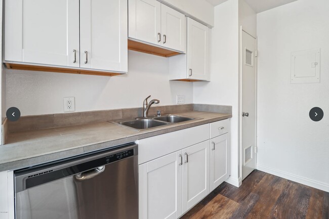 Building Photo - 508 W Gainsborough Rd