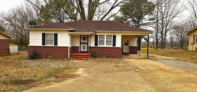 Primary Photo - 868 N Main St
