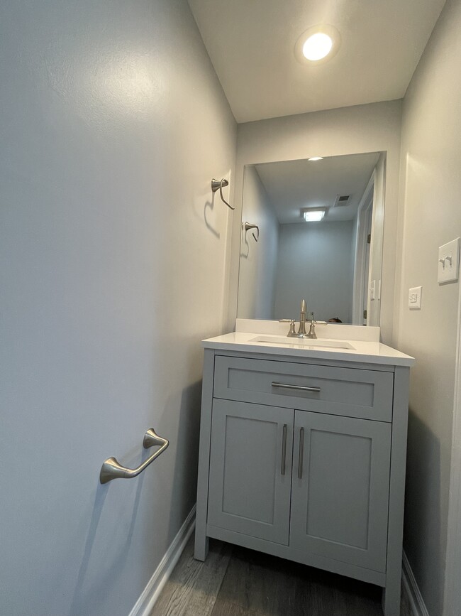 Tocador - 1733 Pickwick Ln
