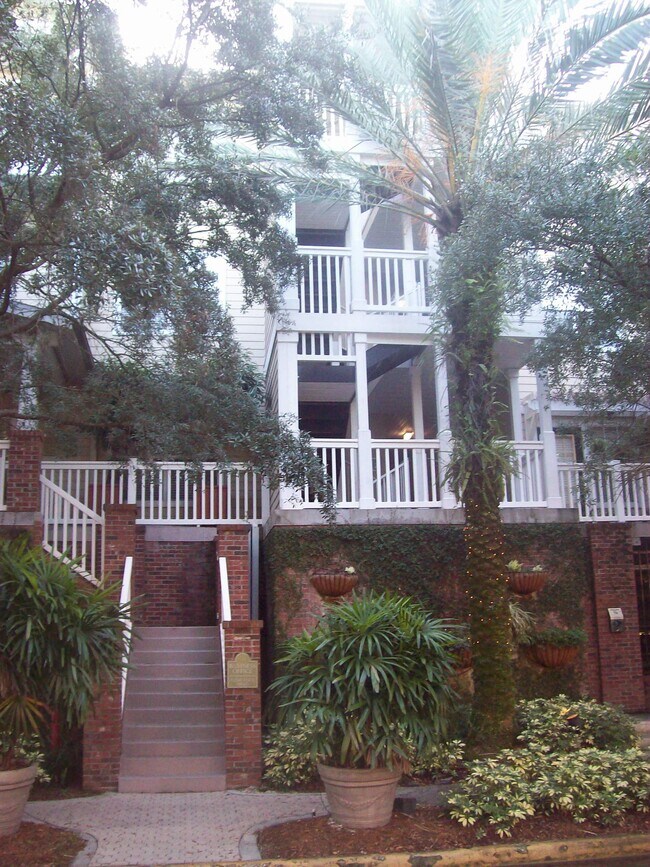 Hyde Park Walk Condo - 800 S Dakota Ave