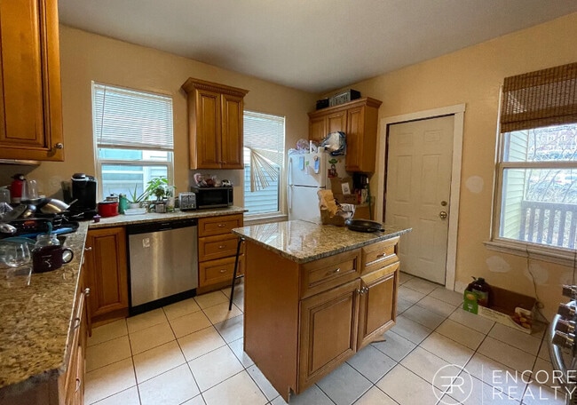 Building Photo - 8 Eldora St