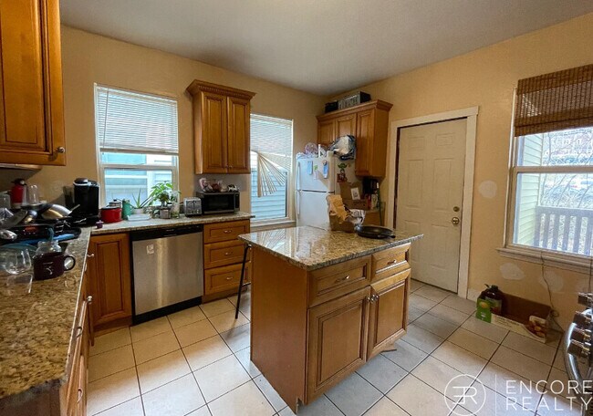 Building Photo - 8 Eldora St