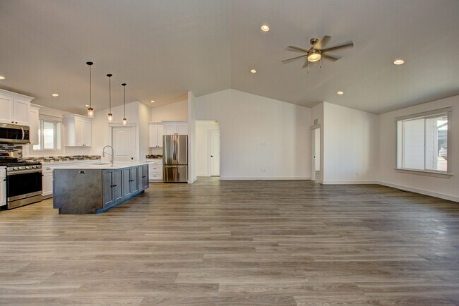 Building Photo - 1342 S Justice Ave