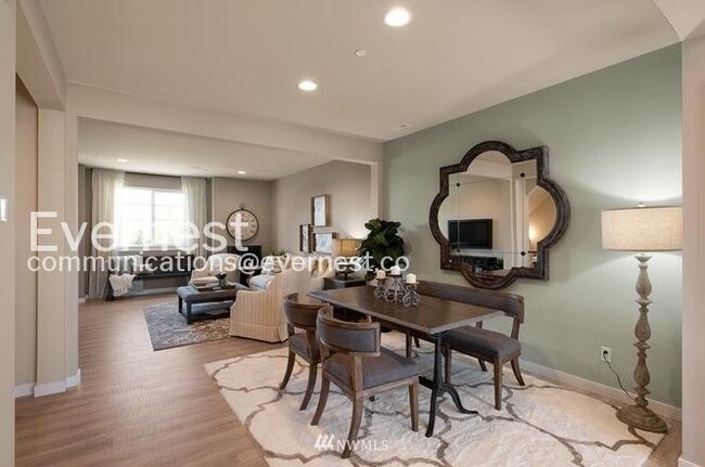 Building Photo - 2-Bed/2.5-Bath Townhome/Voucher Accepted