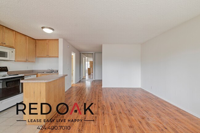 Building Photo - Cozy Jr One Bedroom with Kitchen Appliance...
