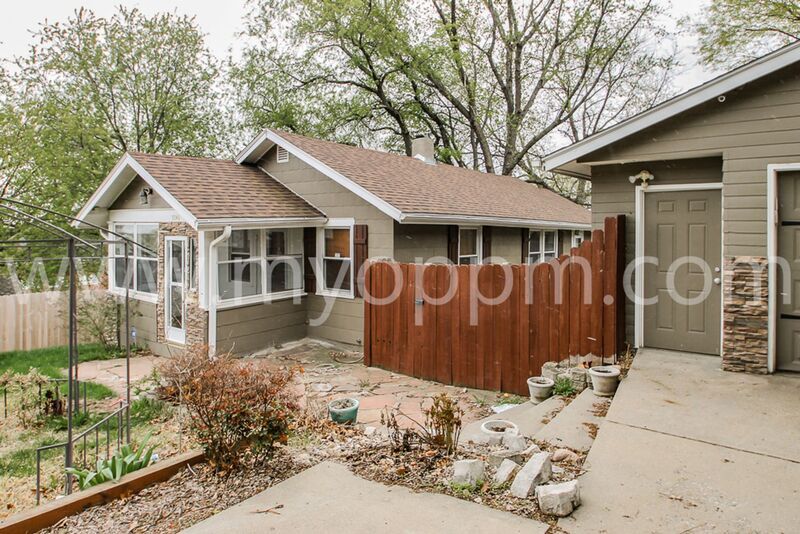 Primary Photo - 3049 Newport Ave