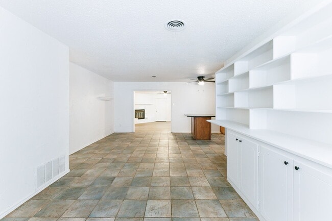 Foto del edificio - Updated 4 bedroom close to LCU and Tech