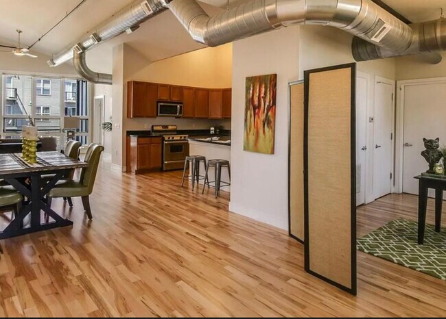 Foto del edificio - 2441 N Broadway