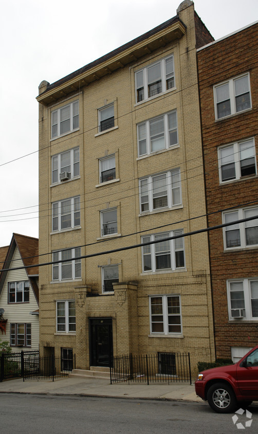 Building Photo - 10 Bayley Ave