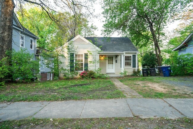 Building Photo - 1017 W End Blvd