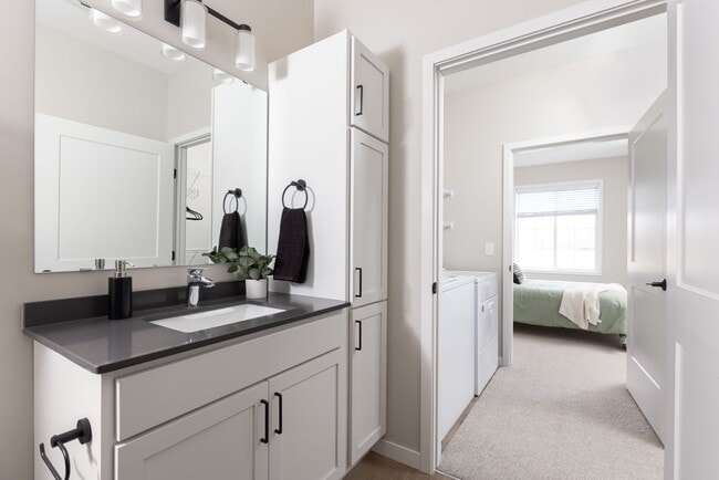 Interior Photo - Current33