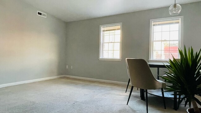Building Photo - 136 E Ostend St