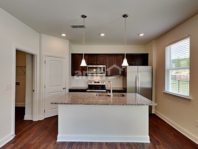 Foto del edificio - 808 Headland Wy