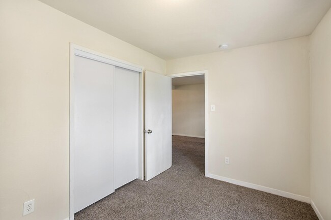 Building Photo - 5415 3 Rd St