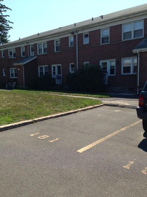 Building Photo - 236 Glenbrook Rd