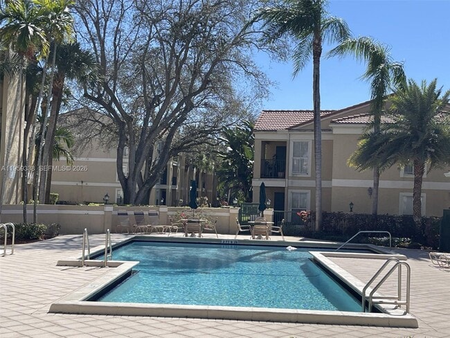 Foto del edificio - 977 Riverside Dr