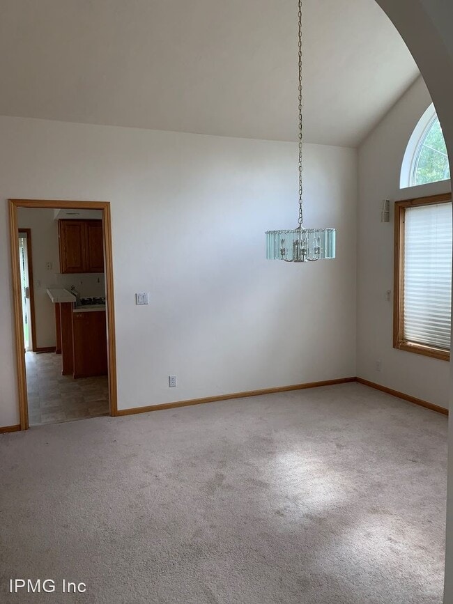 Building Photo - 3 br, 2 bath House - 3115 Metolius Dr
