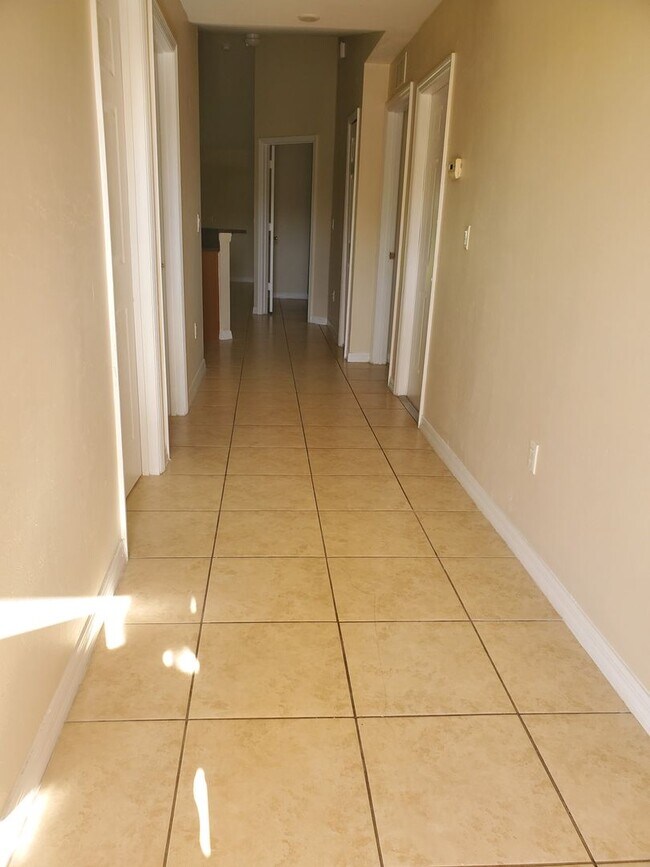 Foto del edificio - 920-922 Countess Avenue
