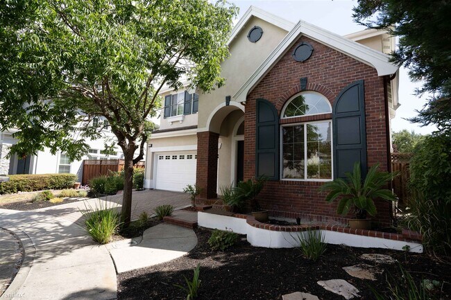 Building Photo - 4 br, 2.5 bath House - 4448 Bangor Court