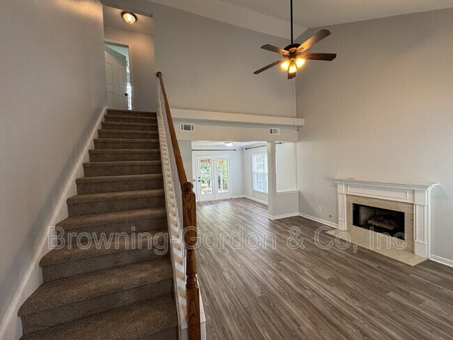 Foto del edificio - 212 Clay Brook Lane