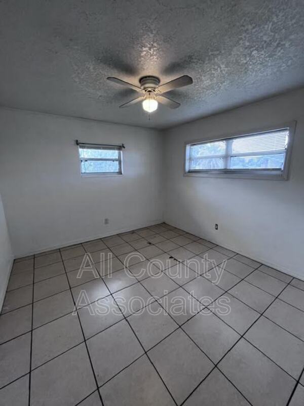 Foto del edificio - 7072 Bougenville Dr