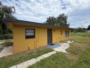 Building Photo - 2320 Sunrise Dr