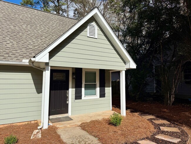 Foto del edificio - 3 Bedroom 2 Bath Newly Renovated East Side House