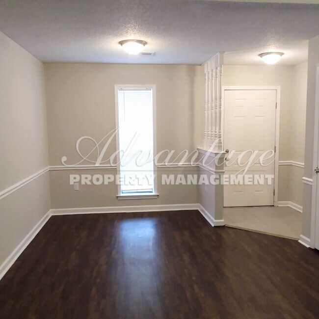 Building Photo - Newly Rehabbed 3 BR Home -Ridgeway Estates...