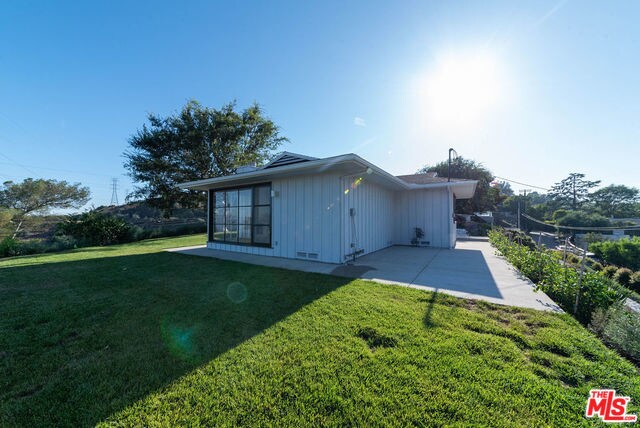 Building Photo - 7260 Pacific View Dr