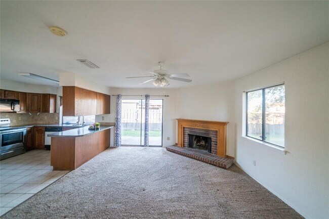 Building Photo - 3120 Mayfair Dr