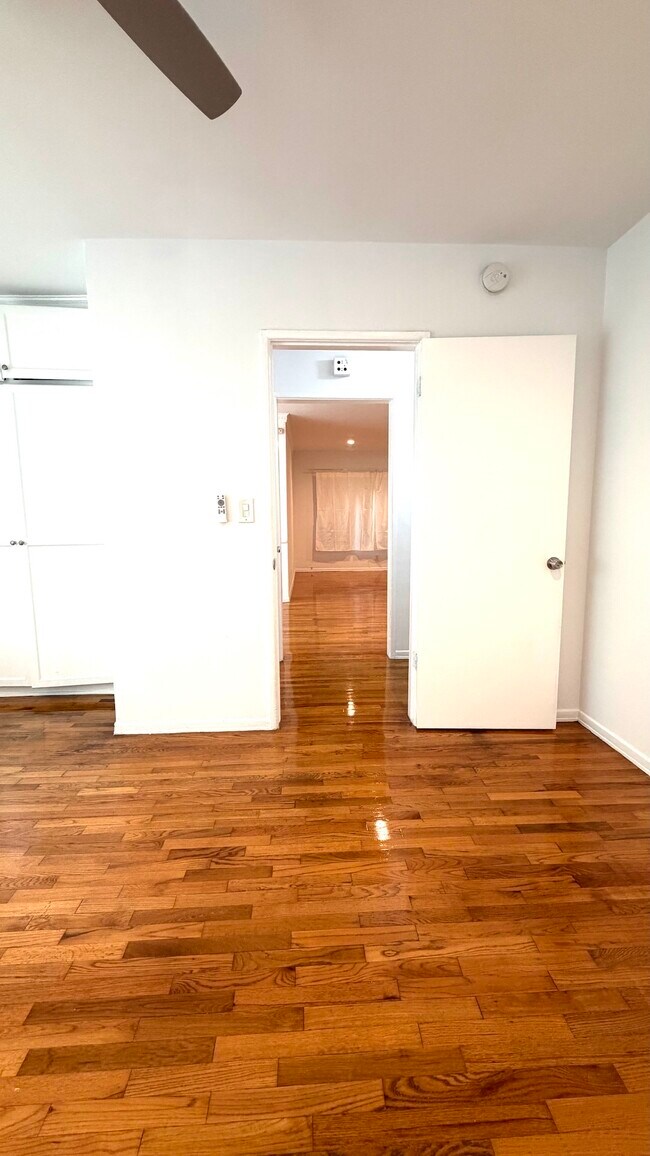 Foto del edificio - 5937 Gregory Ave
