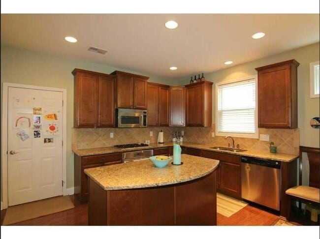 Building Photo - 4595 Essen Ln