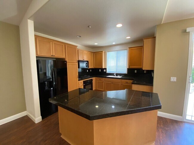 Building Photo - La Ventana Single Story Townhome