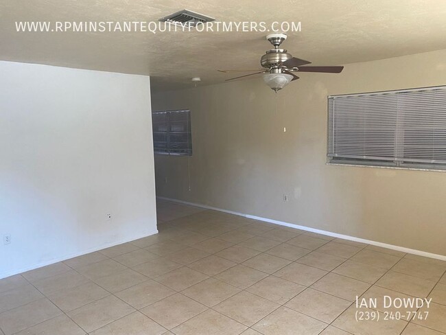 Foto del edificio - Very Spacious 1/1 Duplex with fenced in ba...