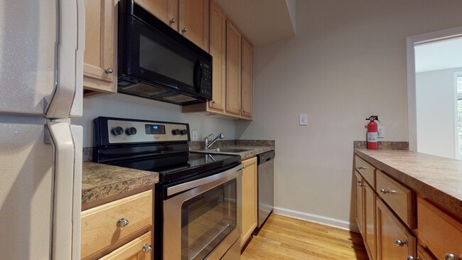 Building Photo - Dupont Circle/Logan Circle One Bedroom Wit...
