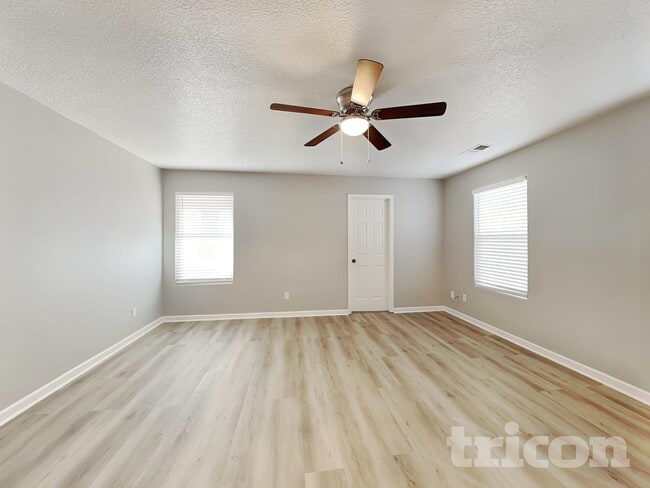 Building Photo - 8232 Bluffs Edge Pl NW